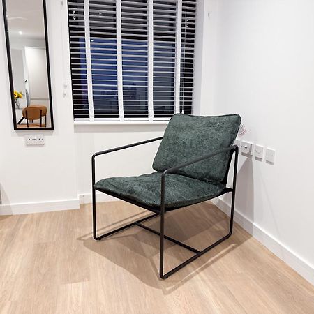 Spacious Modern 1 Bed Apartments In St Neots - Perfect For Contractors & Professionals - Free Parking - Wifi - Fully Equipped Kitchen - Smart Tv Ideal For Work Stays And Long Projects Buitenkant foto