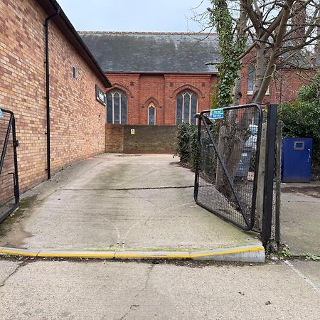 Spacious Modern 1 Bed Apartments In St Neots - Perfect For Contractors & Professionals - Free Parking - Wifi - Fully Equipped Kitchen - Smart Tv Ideal For Work Stays And Long Projects Buitenkant foto