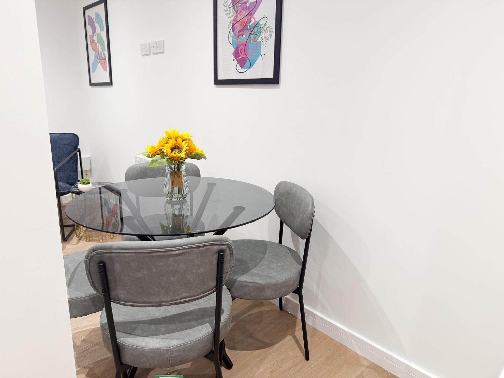 Spacious Modern 1 Bed Apartments In St Neots - Perfect For Contractors & Professionals - Free Parking - Wifi - Fully Equipped Kitchen - Smart Tv Ideal For Work Stays And Long Projects Buitenkant foto