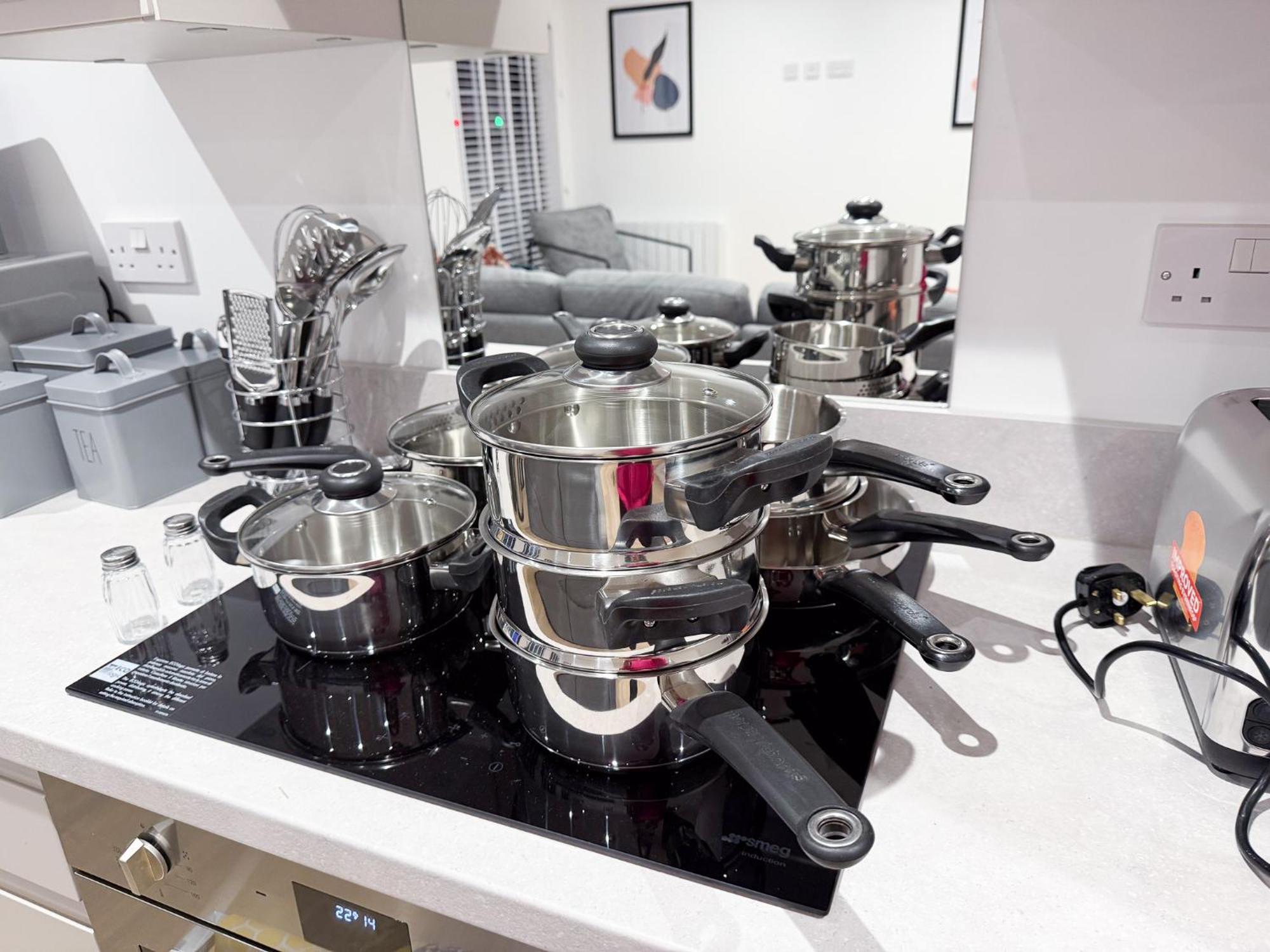 Spacious Modern 1 Bed Apartments In St Neots - Perfect For Contractors & Professionals - Free Parking - Wifi - Fully Equipped Kitchen - Smart Tv Ideal For Work Stays And Long Projects Buitenkant foto
