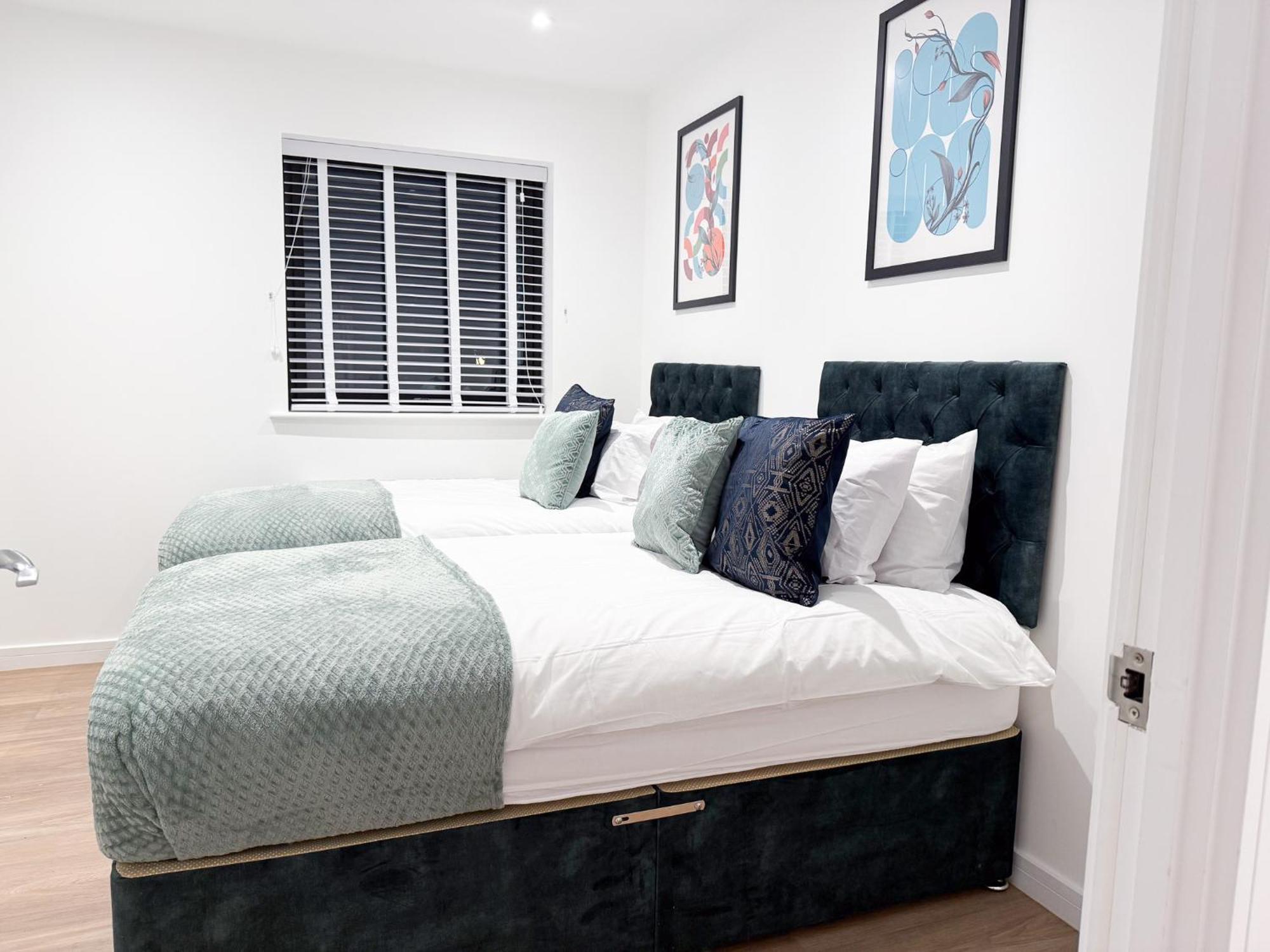 Spacious Modern 1 Bed Apartments In St Neots - Perfect For Contractors & Professionals - Free Parking - Wifi - Fully Equipped Kitchen - Smart Tv Ideal For Work Stays And Long Projects Buitenkant foto