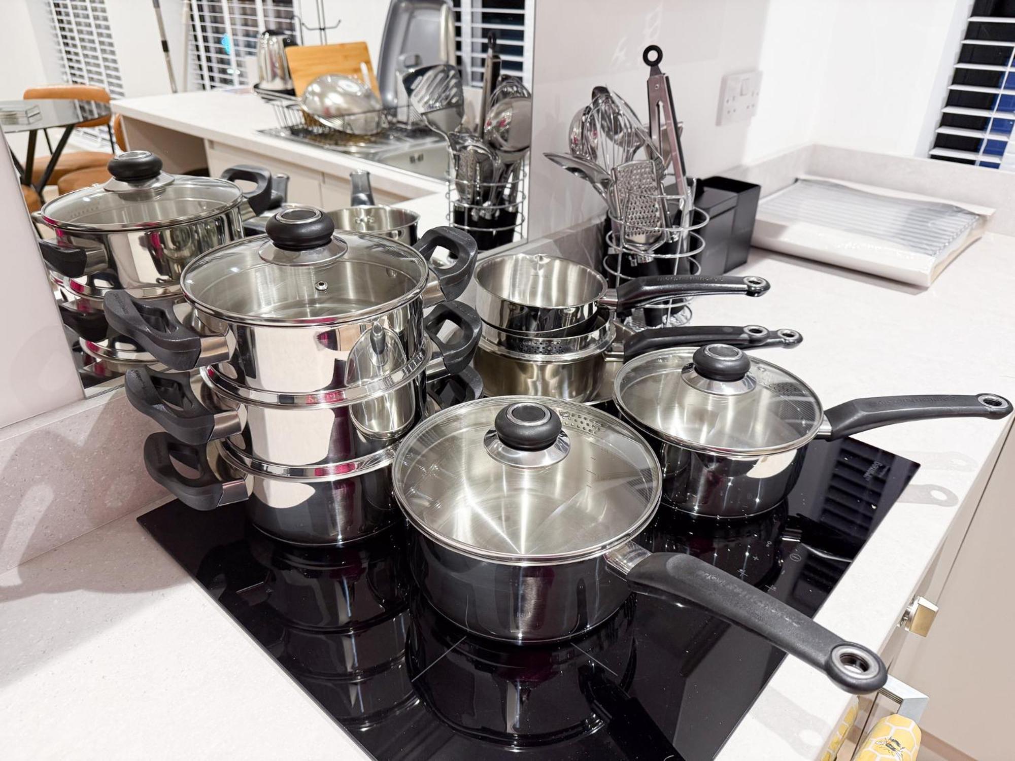 Spacious Modern 1 Bed Apartments In St Neots - Perfect For Contractors & Professionals - Free Parking - Wifi - Fully Equipped Kitchen - Smart Tv Ideal For Work Stays And Long Projects Buitenkant foto