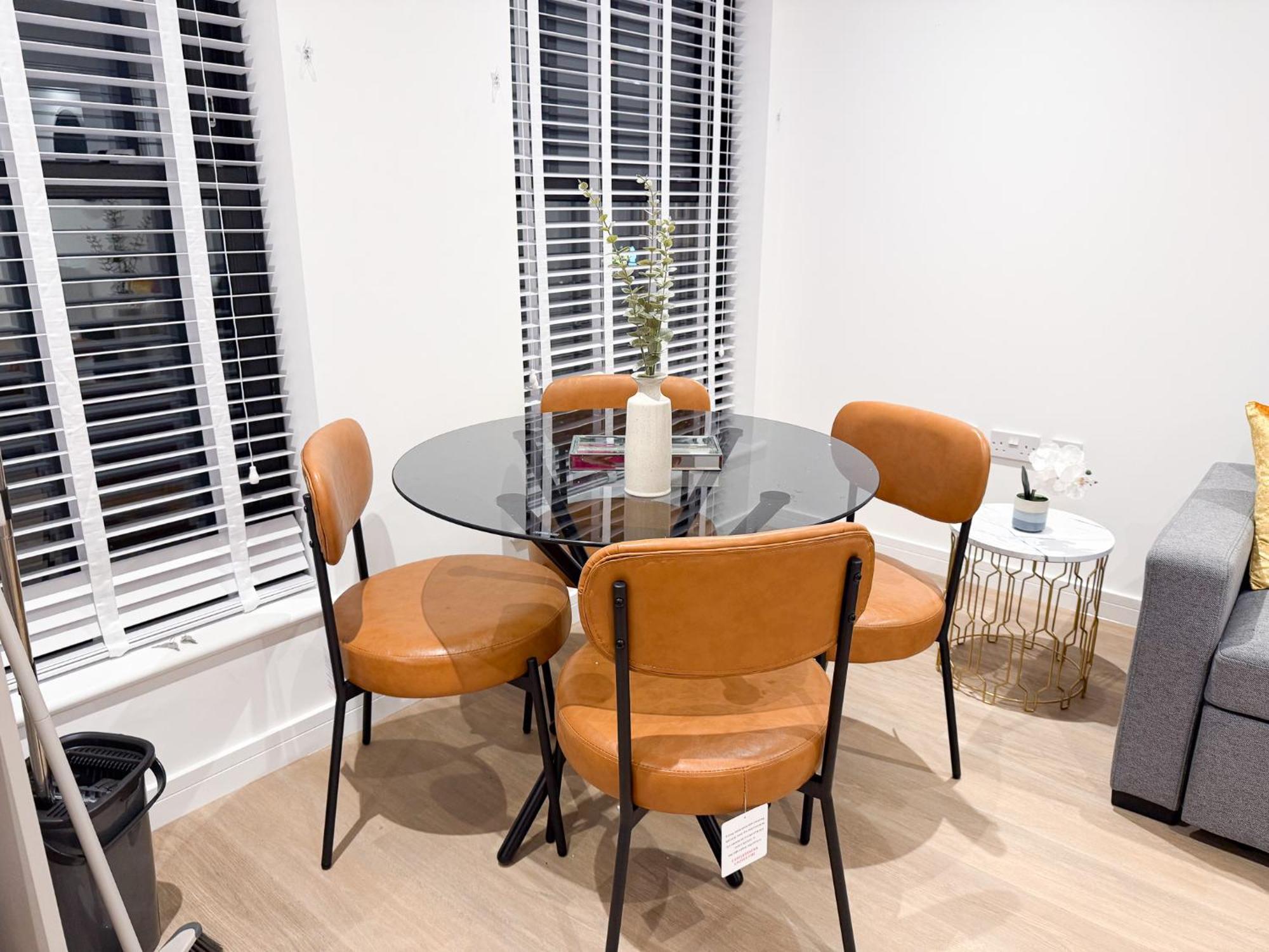 Spacious Modern 1 Bed Apartments In St Neots - Perfect For Contractors & Professionals - Free Parking - Wifi - Fully Equipped Kitchen - Smart Tv Ideal For Work Stays And Long Projects Buitenkant foto