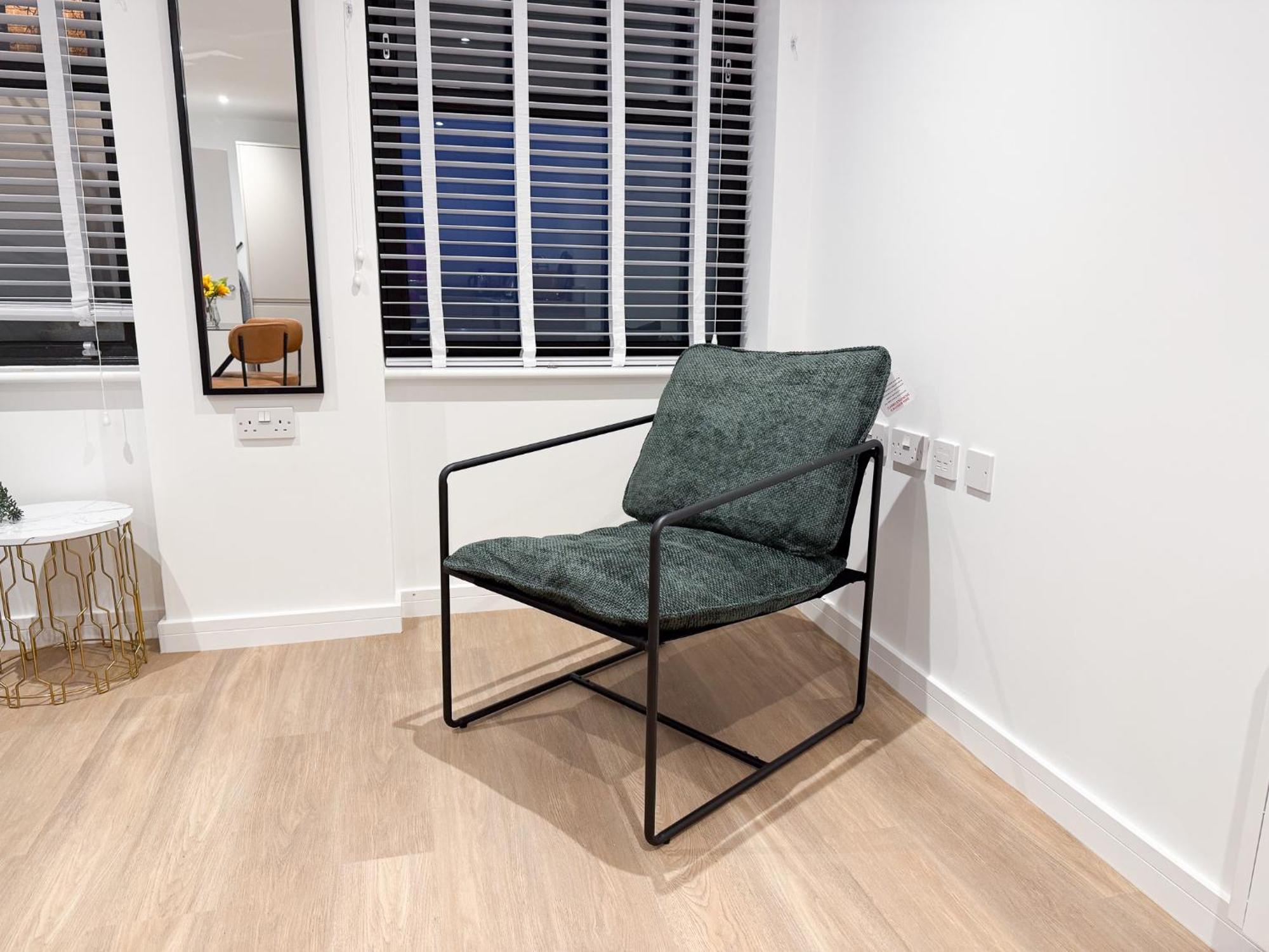 Spacious Modern 1 Bed Apartments In St Neots - Perfect For Contractors & Professionals - Free Parking - Wifi - Fully Equipped Kitchen - Smart Tv Ideal For Work Stays And Long Projects Buitenkant foto