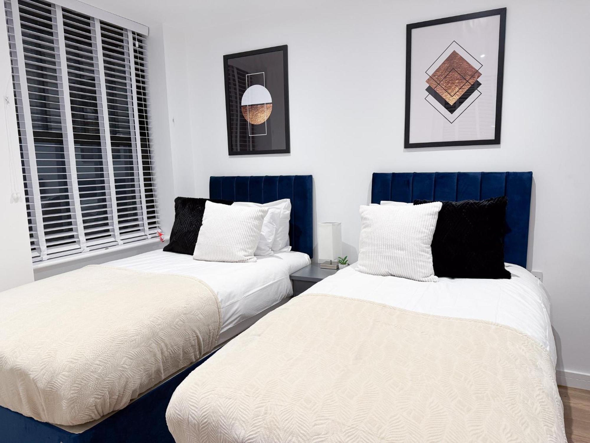 Spacious Modern 1 Bed Apartments In St Neots - Perfect For Contractors & Professionals - Free Parking - Wifi - Fully Equipped Kitchen - Smart Tv Ideal For Work Stays And Long Projects Buitenkant foto